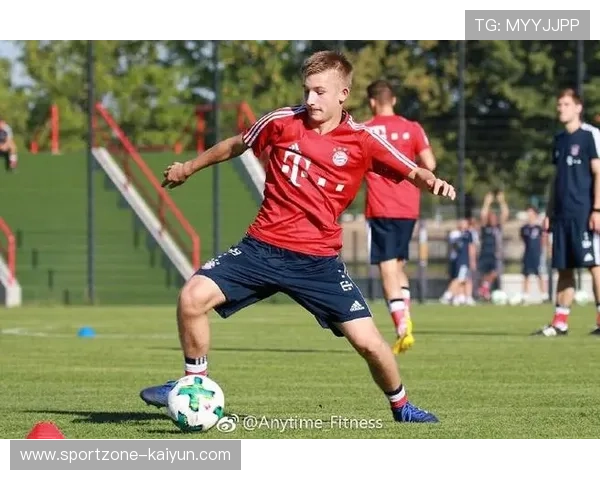 传奇球星克洛泽受邀参观拜仁青训营