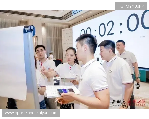 孝感体育公园夜间乒乓局：六旬球友组建“槐荫之夜”社群带动跨代际交流