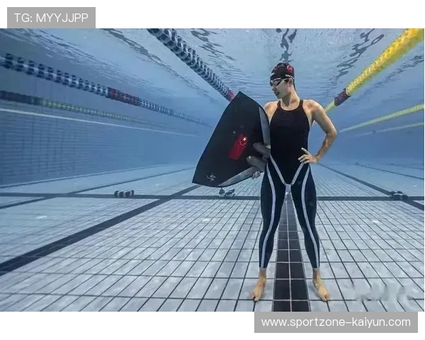 世运会哥伦比亚选手与安全员击掌，自由潜水赛现温情