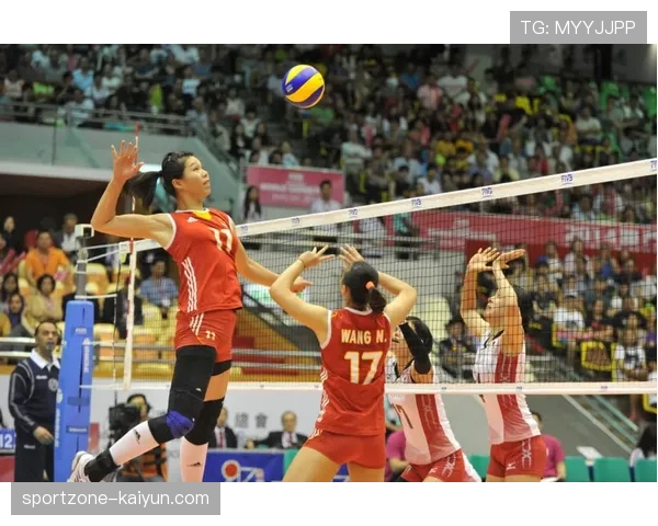 “沙尔克后防核心训练中受伤,疑似因演练新防守配合时沟通失误导致” “沙尔克后防核心训练中受伤,疑似因演练新防守配合时沟通失误导致”